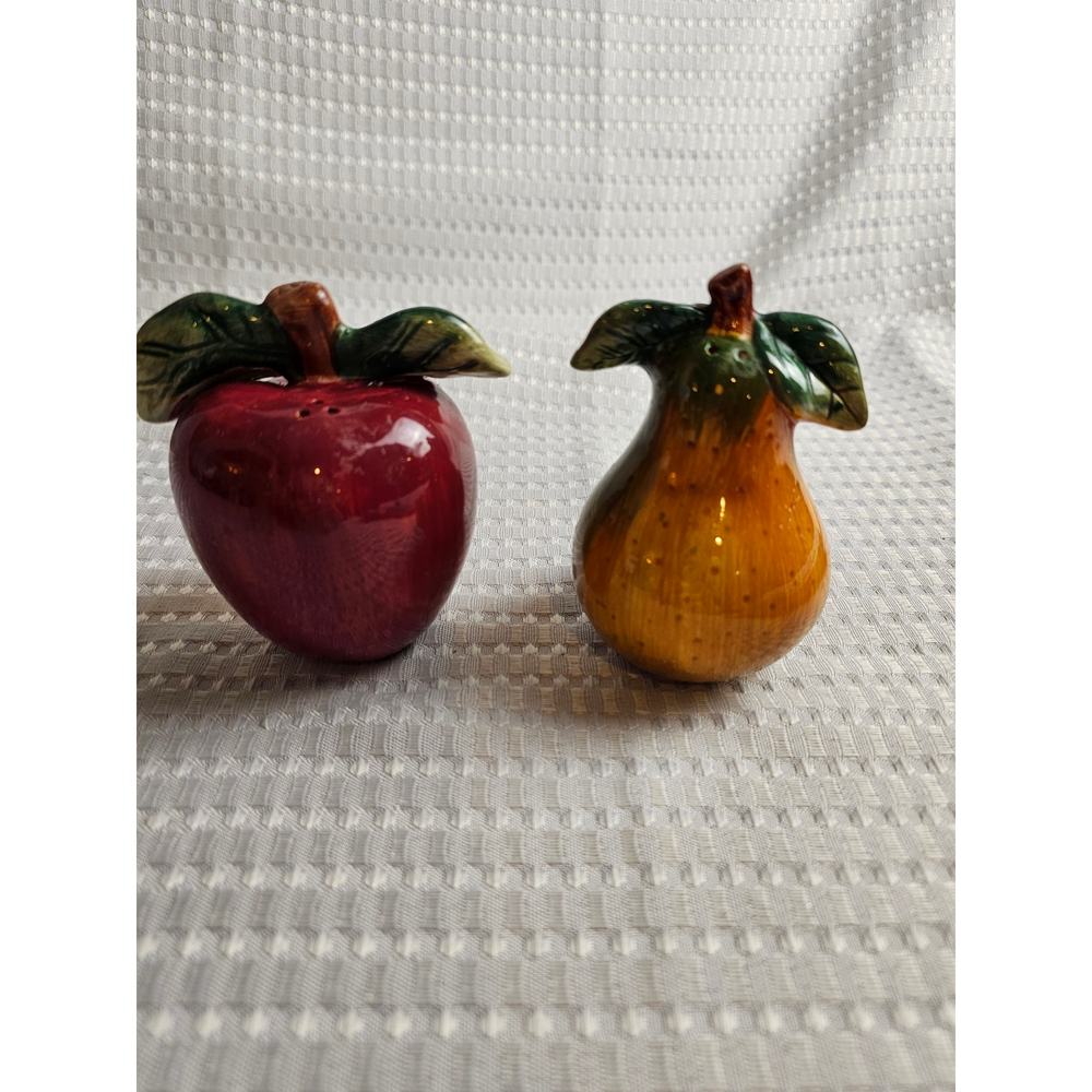 Sonoma By Sakura Apple Pear Salt & Pepper Shaker Fruit Kitchen Decor‎ Ceramic